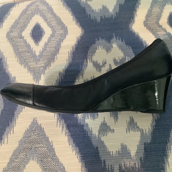 FS/NY ballet “flats” with low wedge heel (ladies 6) - Picture 1 of 4